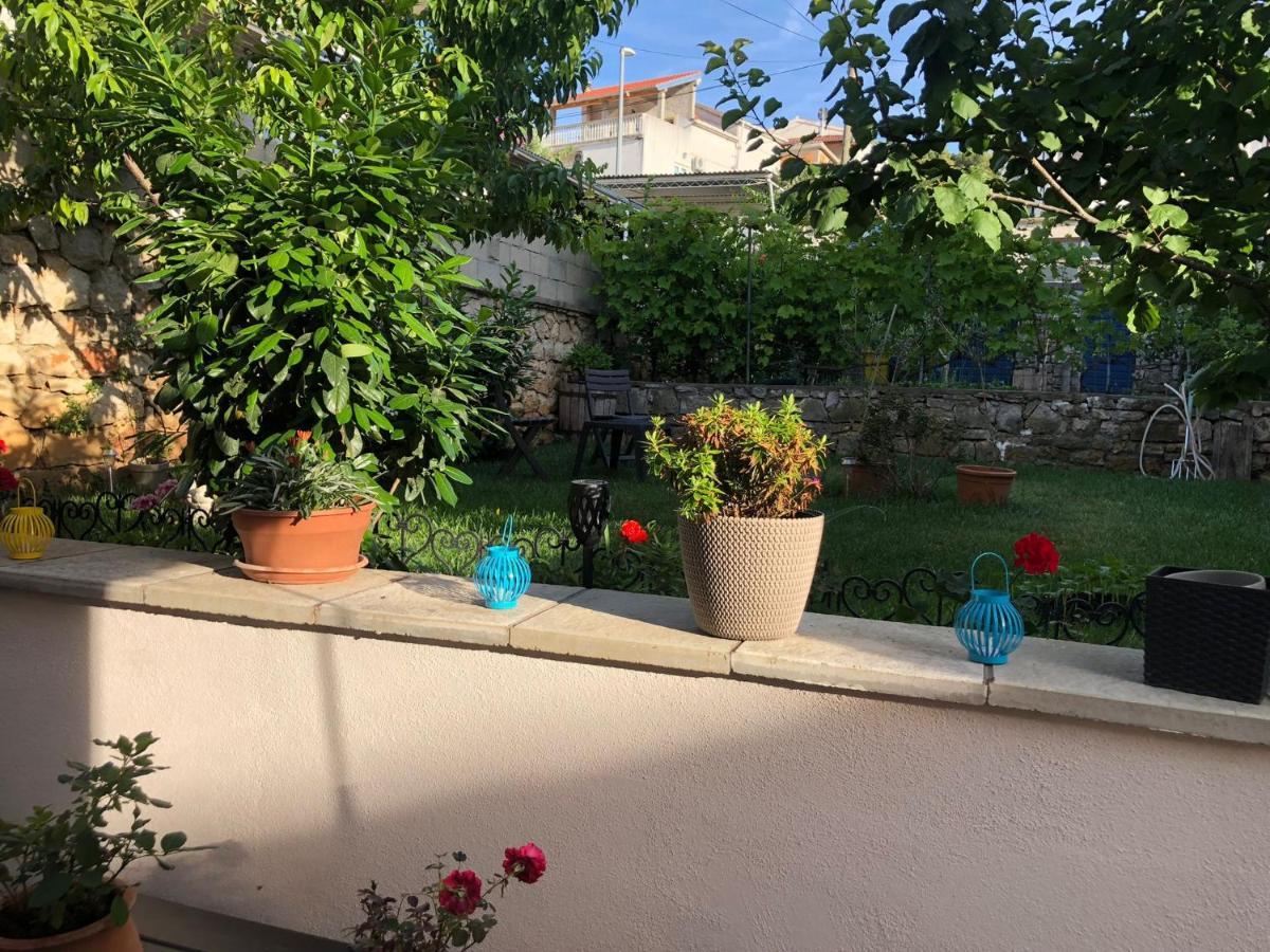 Apartments Martina Tisno Exterior photo